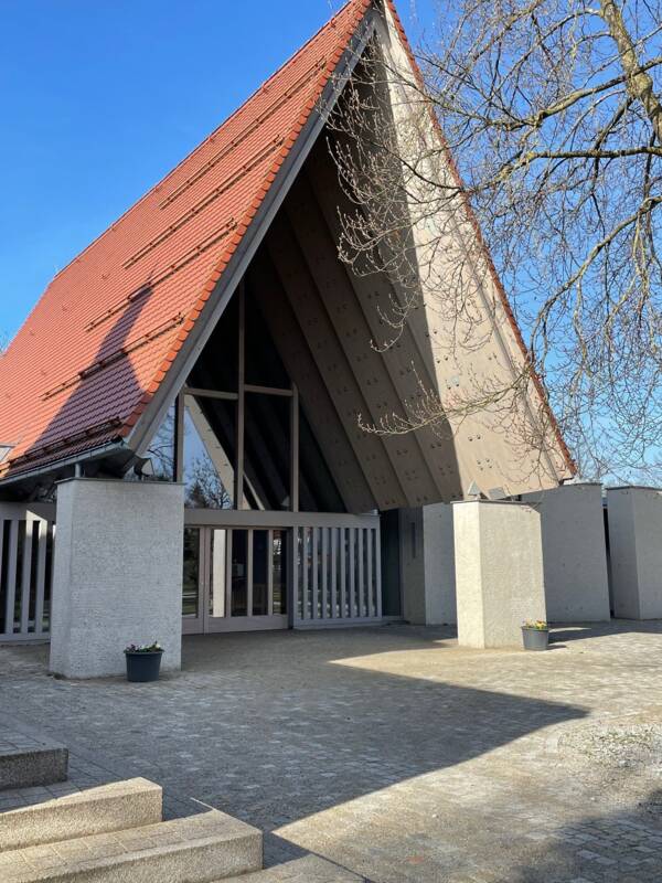 Friedhof neue Aussegnungshalle