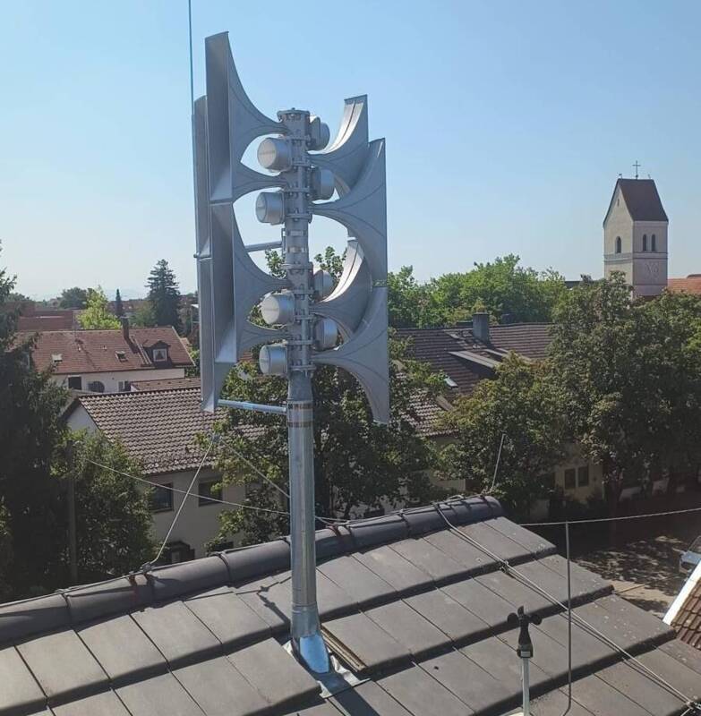 Sirene Warnanlage auf dem Grundschuldach