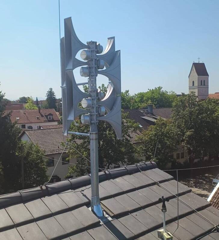 Sirene Warnanlage auf dem Grundschuldach