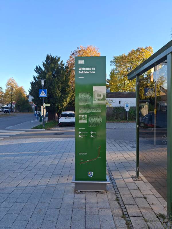 Umfeldstele am Bahnhof